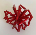 Vánoční ozdoba "koulička" z čípků - červená - materiál 