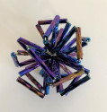 Vánoční ozdoba "koulička" z čípků - modrý iris - materiál 